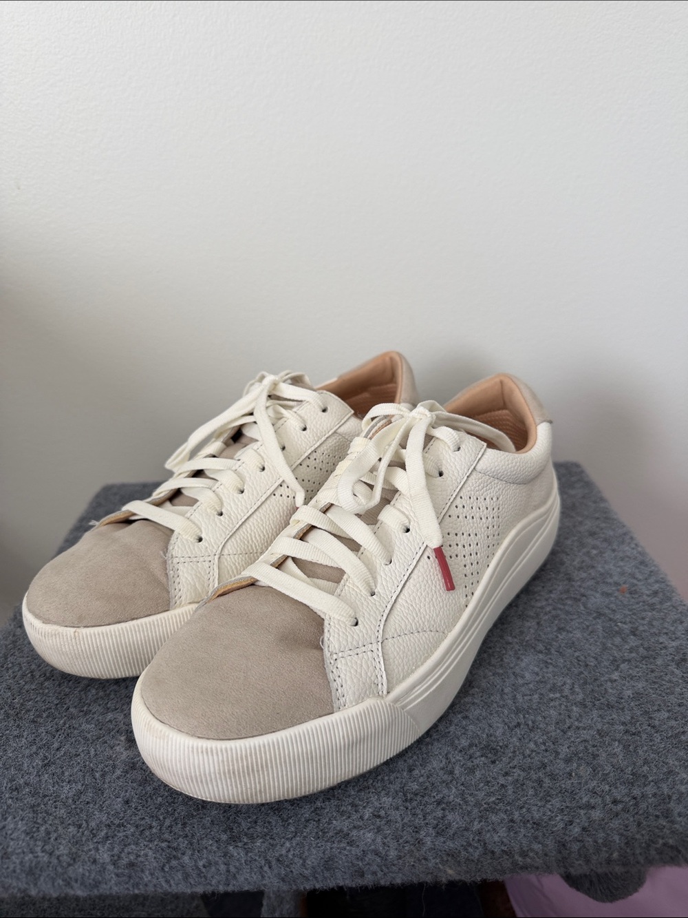 Women’s Dr. Scholl’s Casual Cream & Taupe Low-Top Sneakers